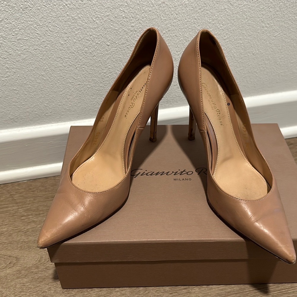 Gianvito Rossi leather pumps